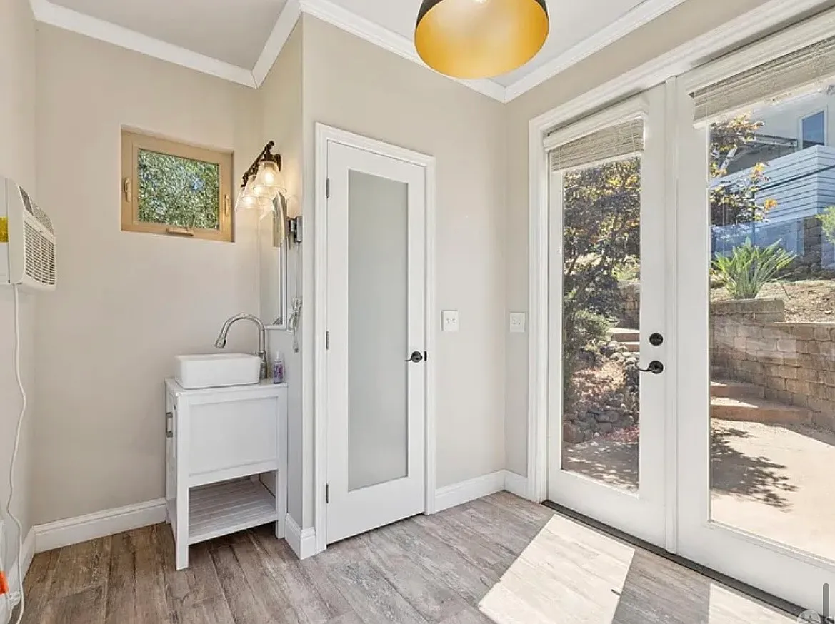 1 bed, 861 sqft, $4,250 — Photo 2