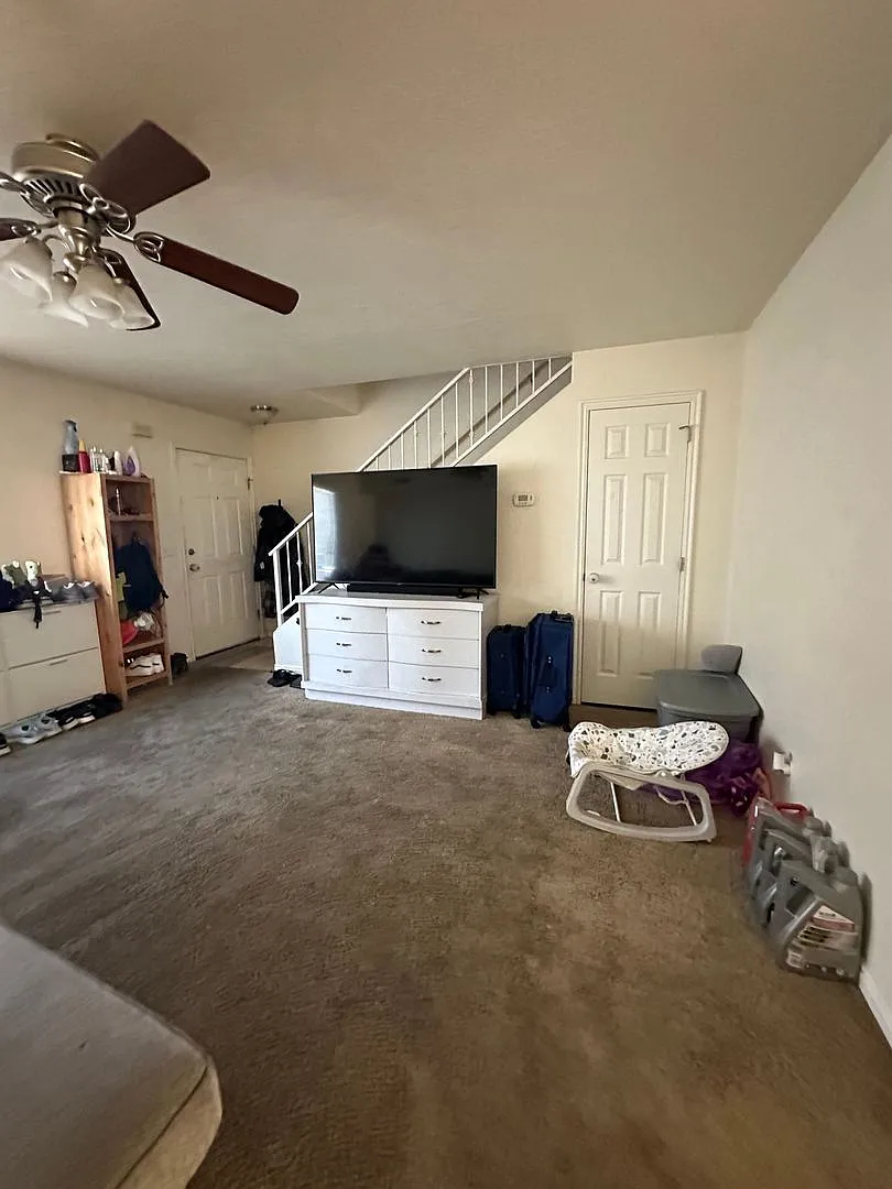 1148 Northfield Rd — Photo 3