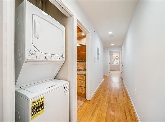 4th image of 38 Court House Pl APT 2