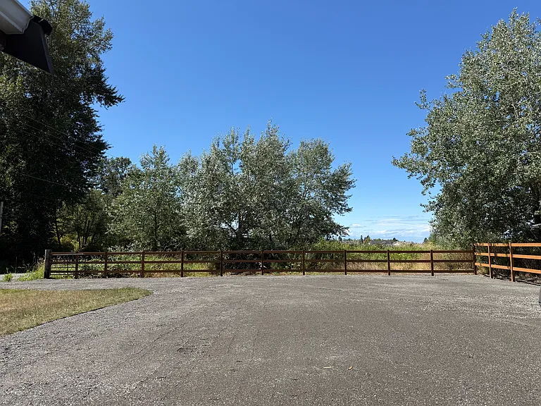 4656 Bay Rd — Photo 8
