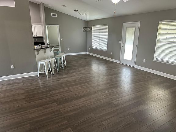 3rd image of 5107 English Oak Dr