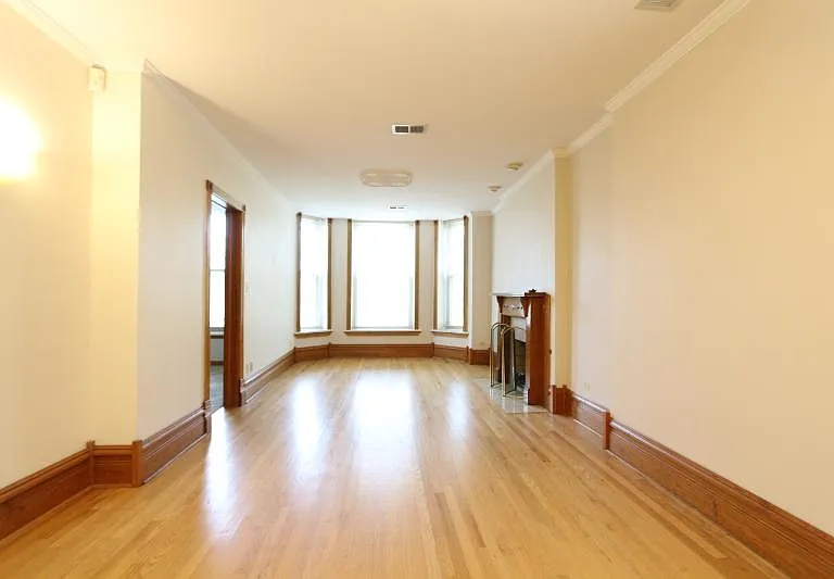 1257 W Flournoy St #4F — Photo 2