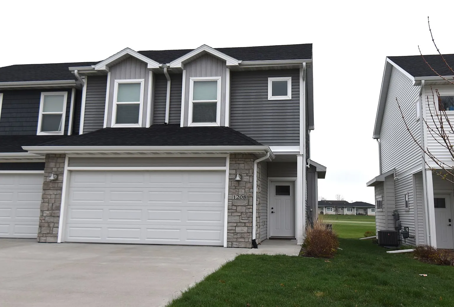 3 Bedroom Golf Course Townhome — Photo 1
