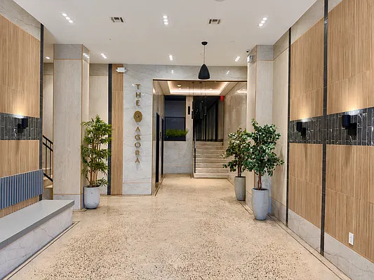 Entry / hallway, photo 1