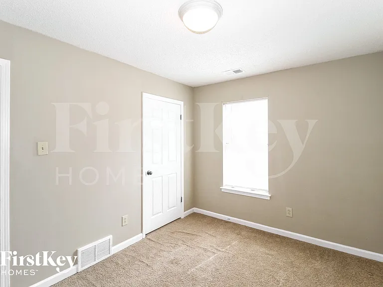 5672 Riverhead Ave — Photo 13