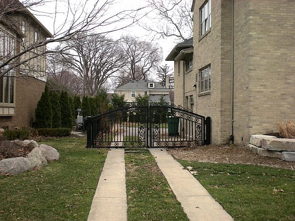 3rd image of 746 Balfour St