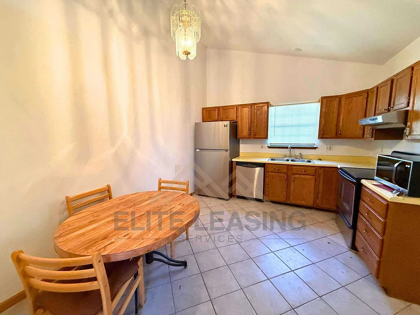 5611 SW 36th Terr - Ready for you! — Photo 4