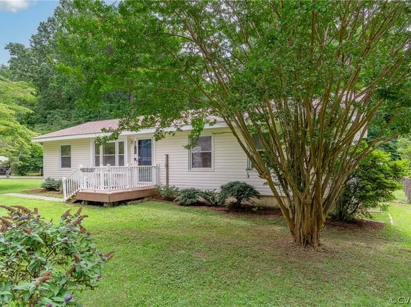 789 Coachpoint Rd, Hartfield, VA 23071