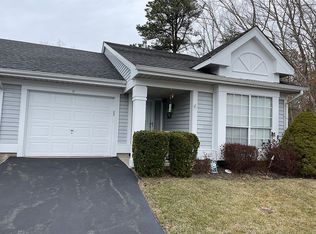 11 Orient Ct, Ridge, NY 11961