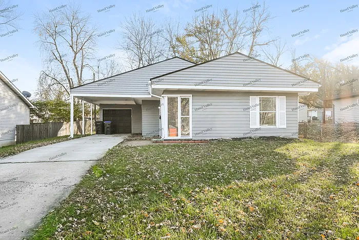 3 bed, 1.0 bath, 932 sqft, $1,430 — Photo 3