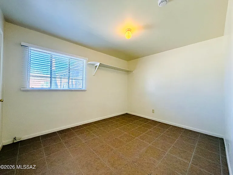 4502 E 18th St — Photo 11