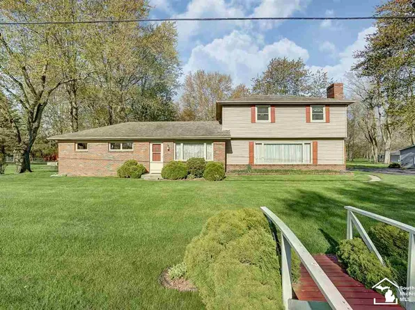 10711 Douglas Rd, Temperance, MI 48182
