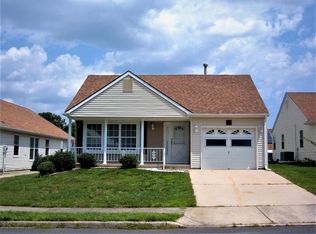 10 Trent Dr, Toms River, NJ 08757