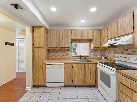 3rd image of 6751 N University Drive #324