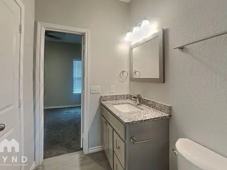 16855 Balmoral — Photo 8