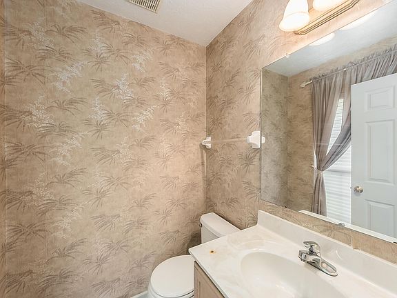 4th image of 8476 Lazelle Village Dr