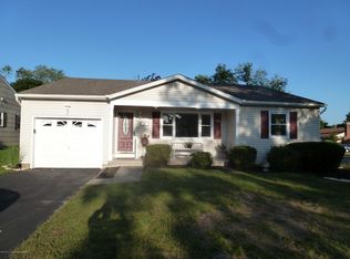 2 Salisbury Ct, Toms River, NJ