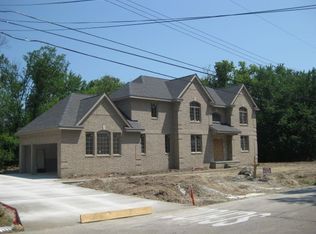 589 Colebrook Dr, Troy, MI 48083