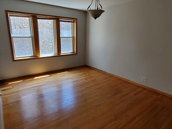 3rd image of 3110 W Walton St #202