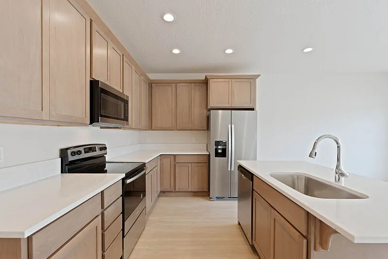 3 bed, 2.5 bath, 1655 sqft, $2,195 — Photo 3