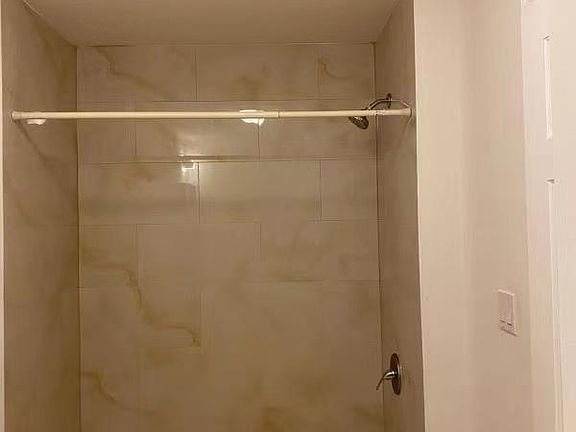 5th image of 1028 Wood St APT 3R