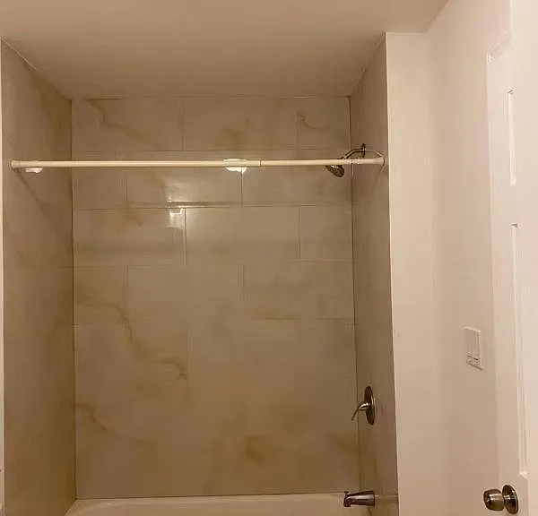 1028 Wood St #3R — Photo 5