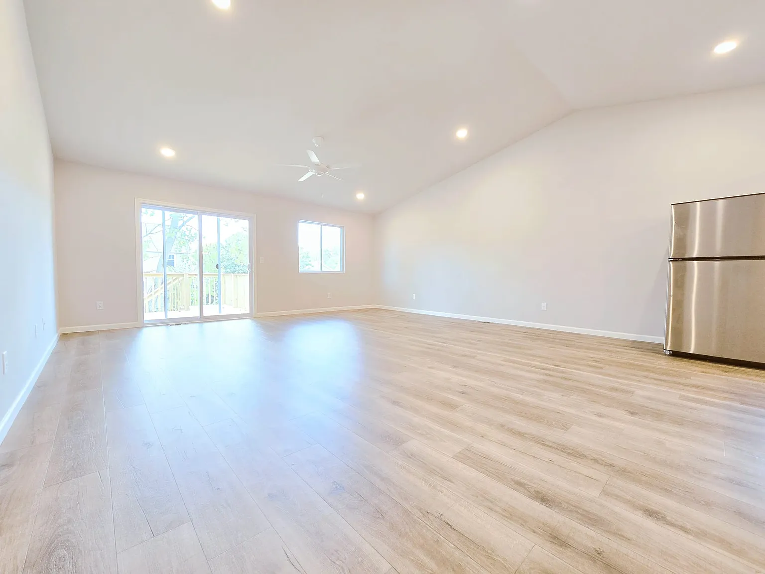 4 bed, 2072 sqft, $2,800 — Photo 2