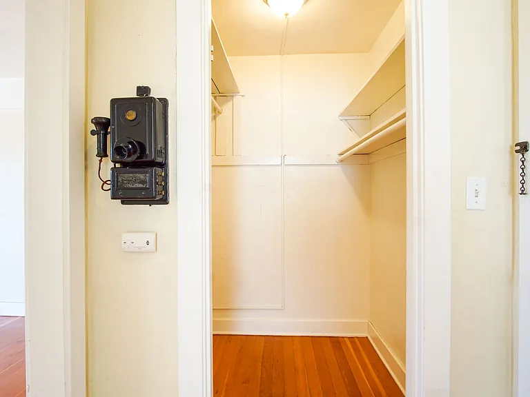 2238 SE Madison St #11 — Photo 11