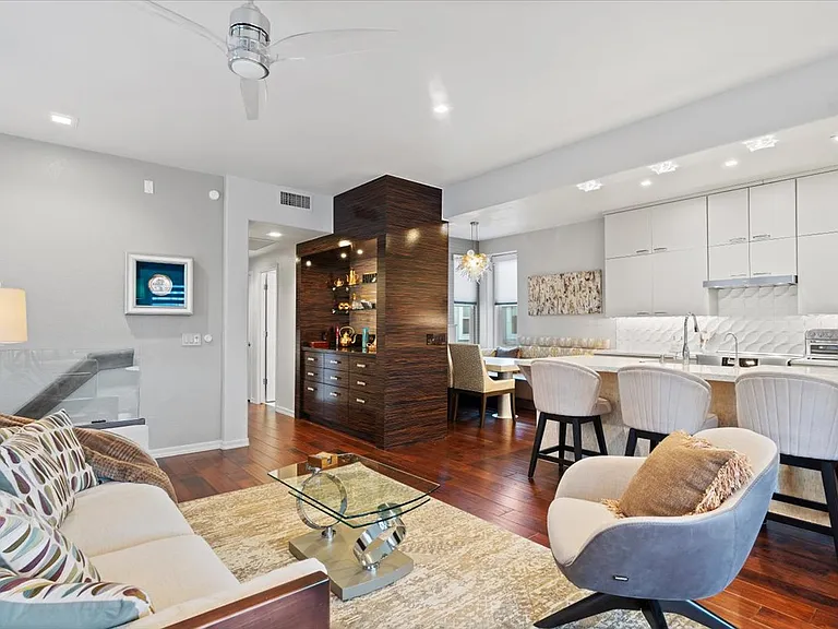 15221 N Clubgate Dr #2062 — Photo 2