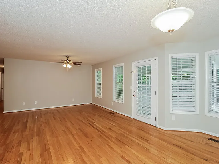 426 Ivy Crest Dr — Photo 4