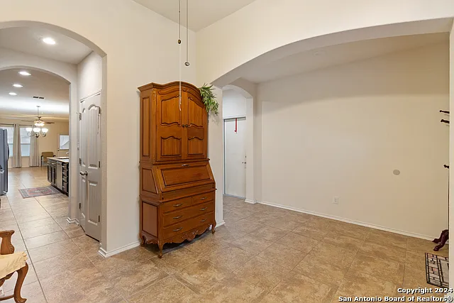3 bed, 2.0 bath, 1928 sqft, $1,995 — Photo 4