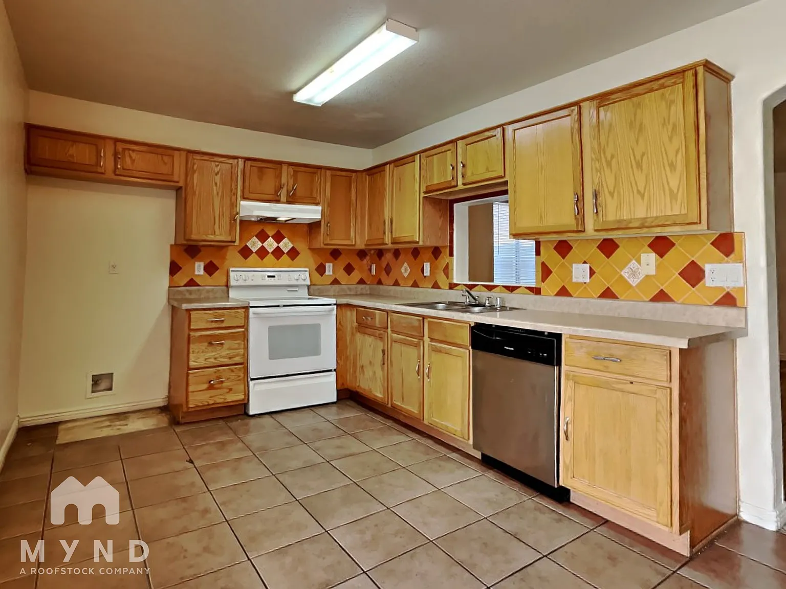 3 bed, 2.0 bath, 1264 sqft, $1,895 — Photo 2