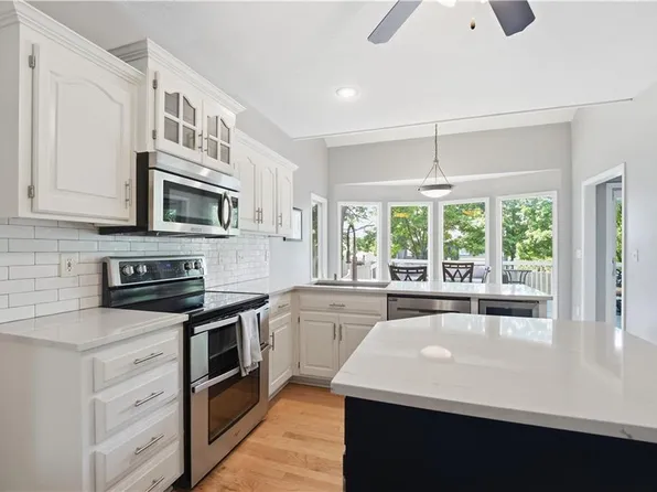 5114 W 156th St, Overland Park, KS 66224