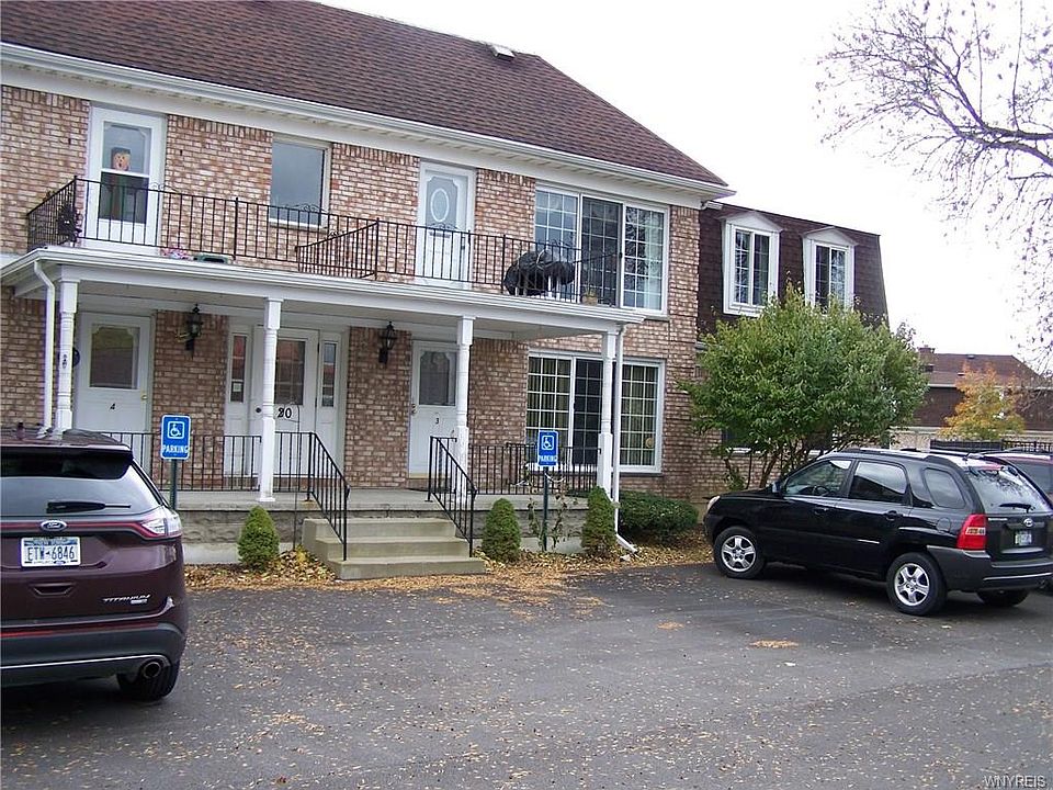 1st image of 20 Carriage Dr APT 7