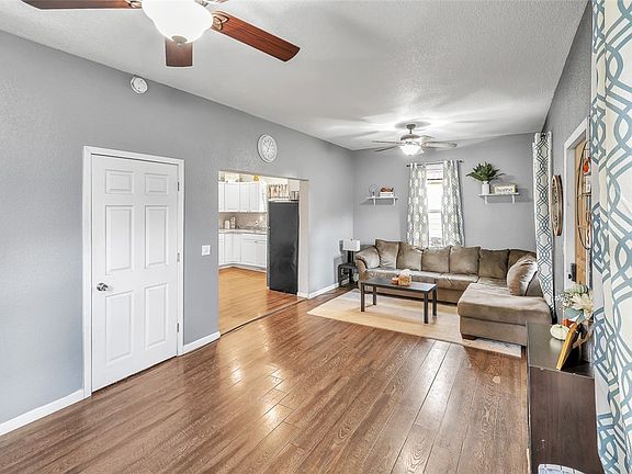 4th image of 609 8th Ave W
