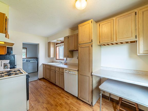 4th image of 7538 Marshall Ave