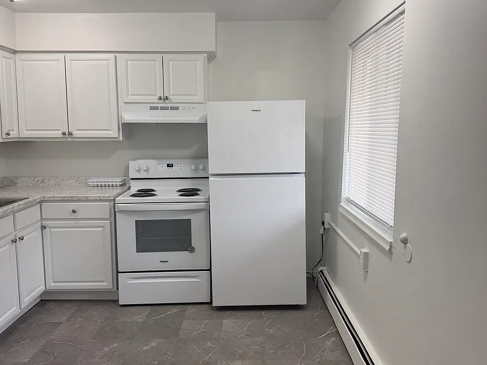 425 Elder St #3