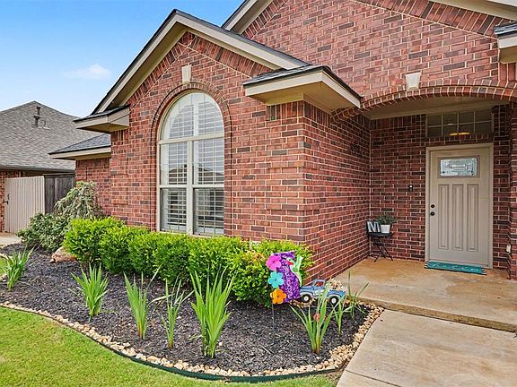 5th image of 808 Sheryl Ln