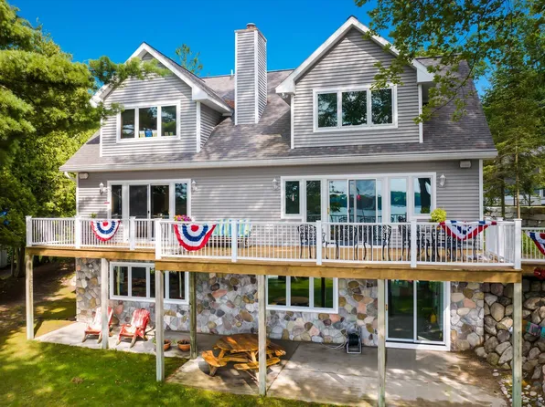 5880 Lake Ann Rd, Lake Ann, MI 49650