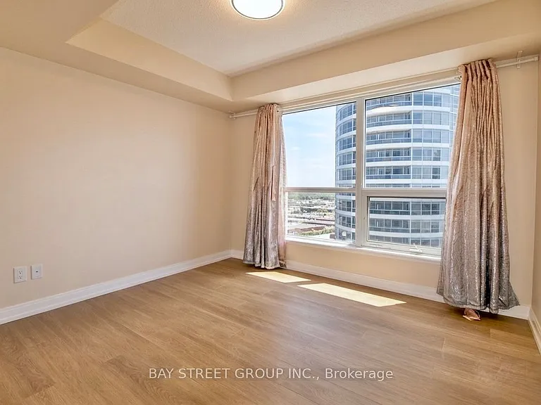 151 Village Green Sq #2703 — Photo 12