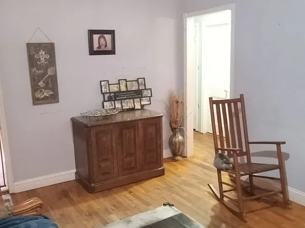 402 1st St, Maysville, OK 73057