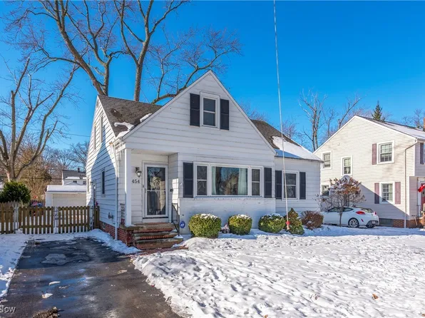 454 Canterbury Rd, Bay Village, OH 44140