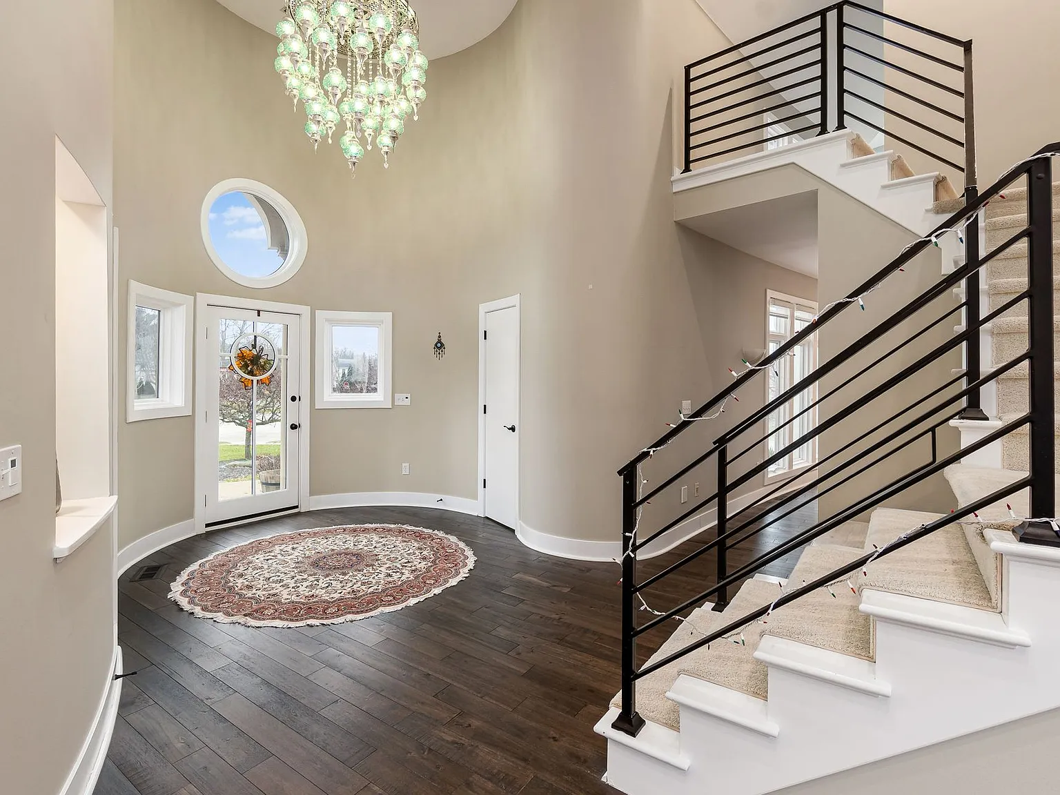 5 bed, 4.5 bath, 8072 sqft, $7,500 — Photo 3