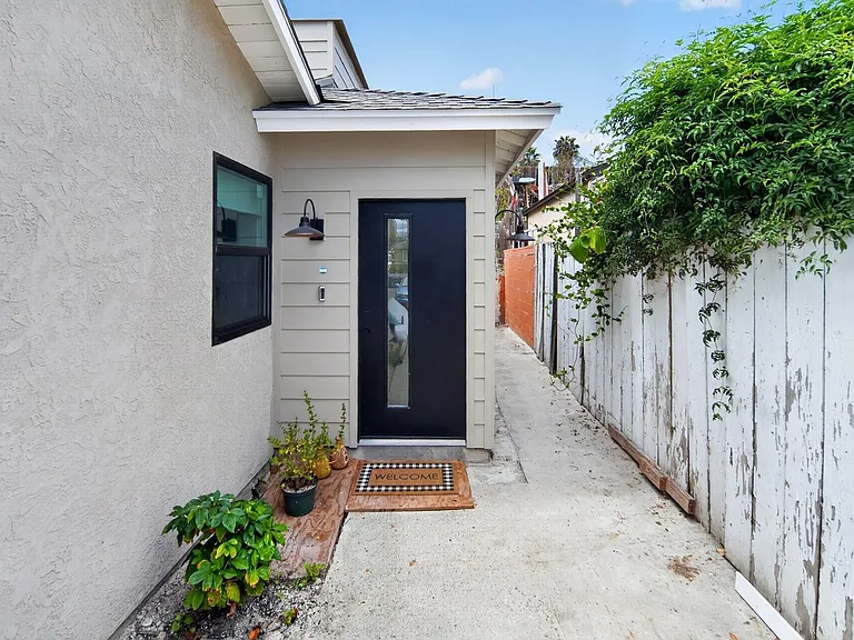 1216 Lagan Ave — Photo 1