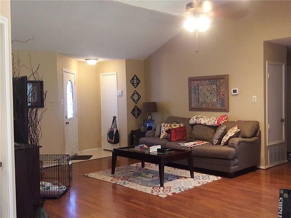 5th image of 410 Lemon Dr