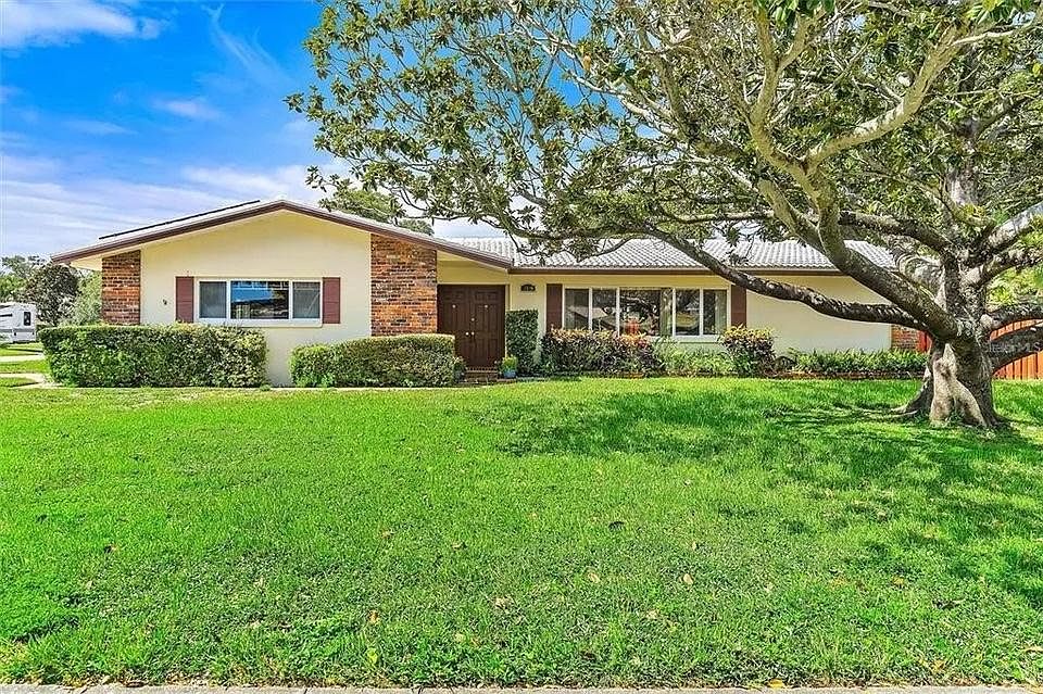 1st image of 1840 Oak Lake Dr