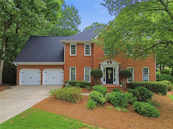 2nd image of 105 Curling Stone Pl