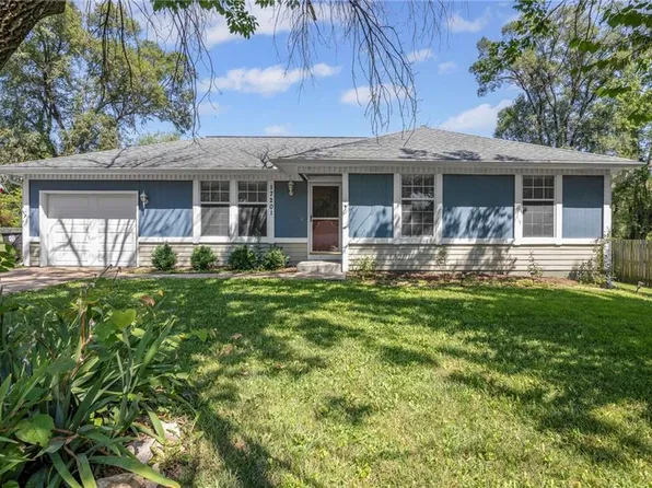 17201 Cerrito Dr, Belton, MO 64012