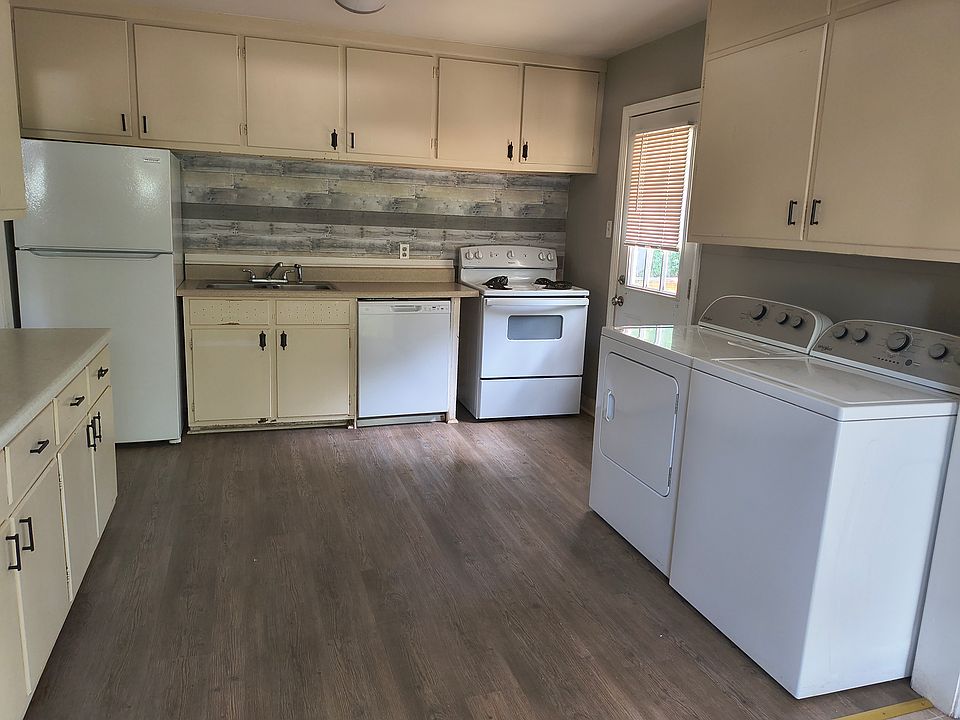 1st image of 2605 5th Ave E