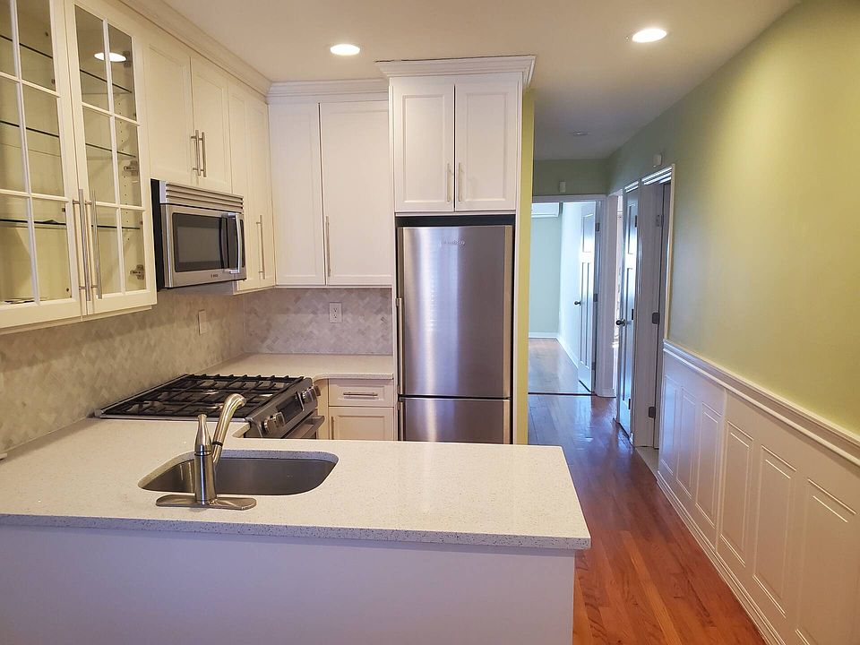 1st image of 2400 E 63rd St